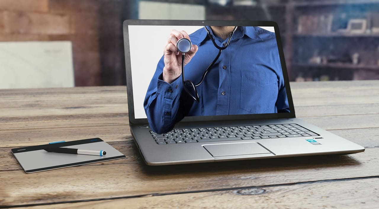 Soluciones Telesalud Enfermedades Crónicas: Reduciendo Reingresos Hospitalarios con IA